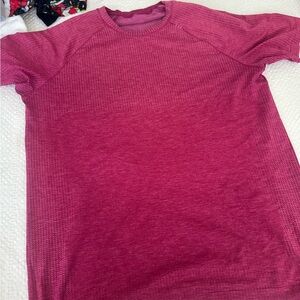lululemon athletica Short Sleeve Tee in Vibrant Pink